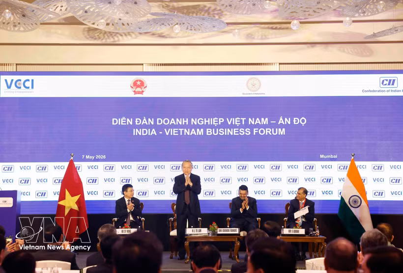 General Secretary of the Communist Party of Vietnam Central Committee and State President To Lam (standing) attends the India – Vietnam Business Forum in Mumbai, Maharashtra, on May 7, 2026. (Photo: VNA)