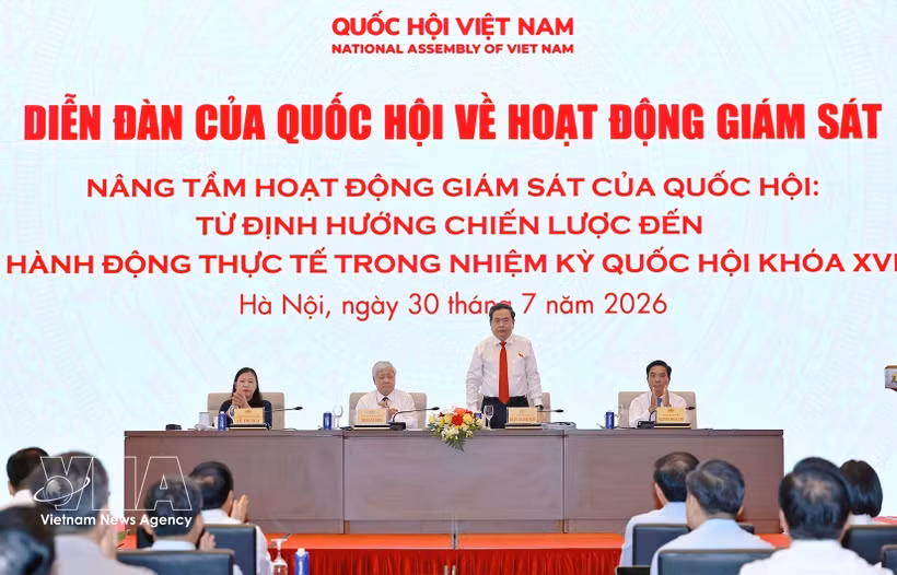 National Assembly Chairman Tran Thanh Man (standing) chairs the legislature's forum on supervision in Hanoi on July 30, 2026. (Photo: VNA)