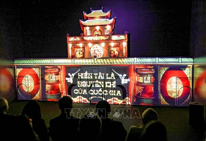The Thang Long Imperial Citadel Heritage Site in Hanoi presents the play "Thang Long Capital" using 3D mapping technology and a digital experience space. (Photo: VNA)