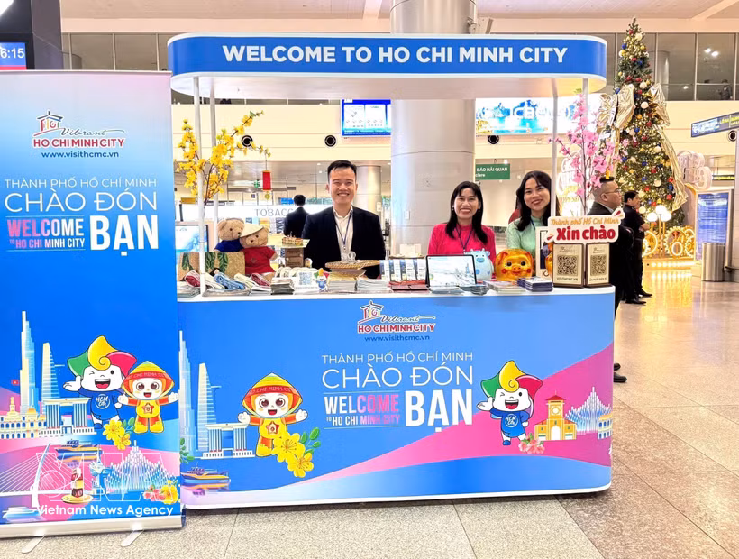 A booth promoting Ho Chi Minh City's tourism is set up at Tan Son Nhat International Airport. (Photo: VNA)