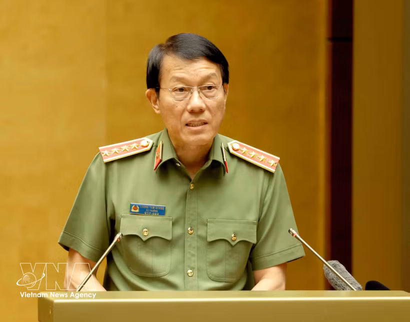 Politburo member and Minister of Public Security General Luong Tam Quang speaks at a national conference held on July 29 to disseminate and implement the resolutions adopted at the third plenum of the 14th Party Central Committee. (Photo: VNA)