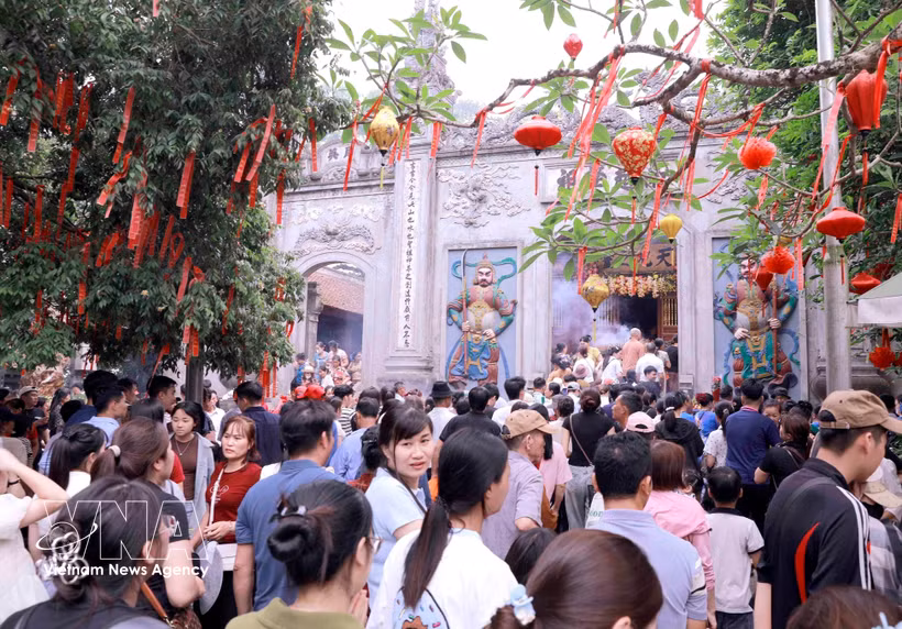 The northern province of Phu Tho welcomes nearly 6.5 million visitors during the 2026 Hung Kings Commemoration Day and the Hung Kings Temple Festival (Photo: VNA) 