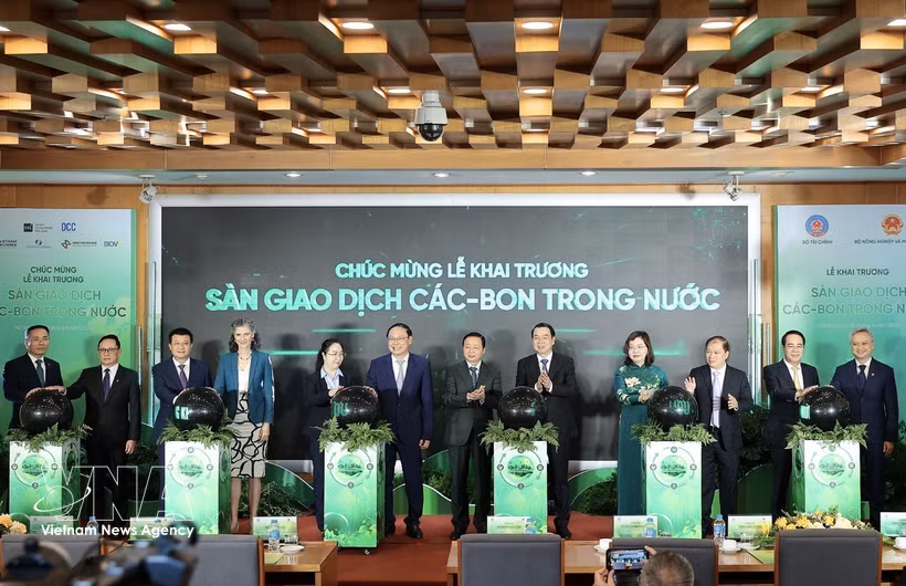 Delegates perform the ceremonial launch of Vietnam’s domestic carbon exchange in Hanoi on June 29, 2026. (Photo: VNA)