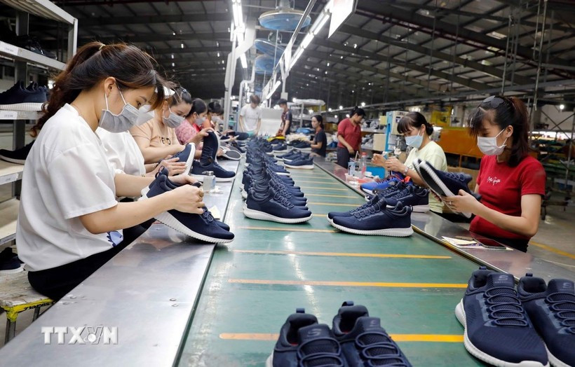 Workers produce footwear for export. (Photo: VNA)