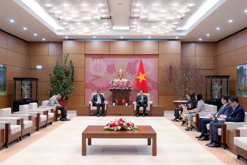 At a working session between General Secretary of the National Assembly (NA) and Chairman of the NA Office Le Quang Manh and Secretary General of the Jordanian House of Representatives Awwad A. O. Alghuwairi in Hanoi on February 2. (Photo: daibieunhandan.vn)