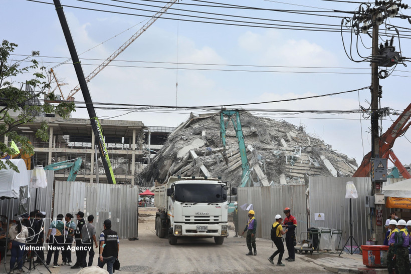 A building collapses in Bangkok, Thailand, following the impact of the March 28, 2025 earthquake in Myanmar. (Photo: Kyodo/VNA)