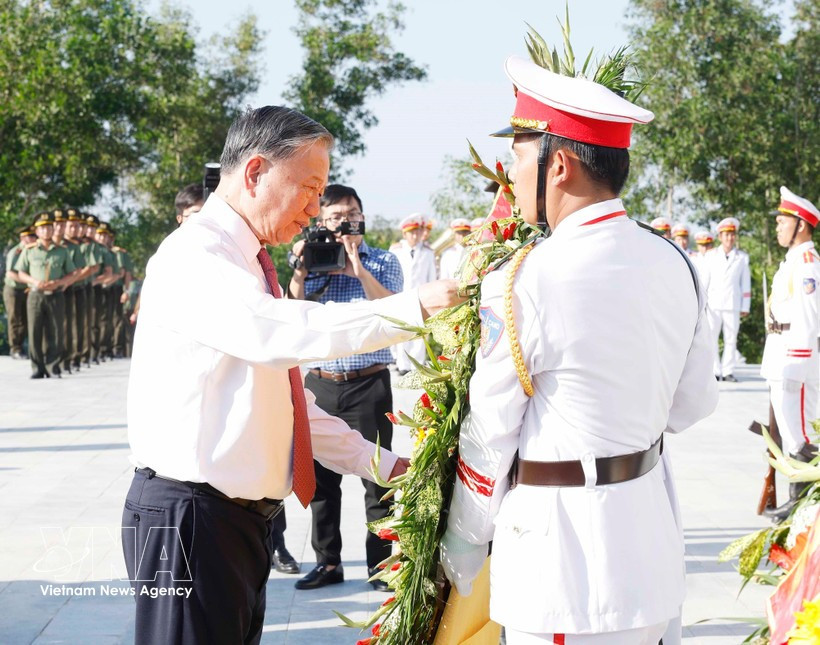 Party General Secretary To Lam visits Bau Rong historical and cultural relic site (Photo: VNA)