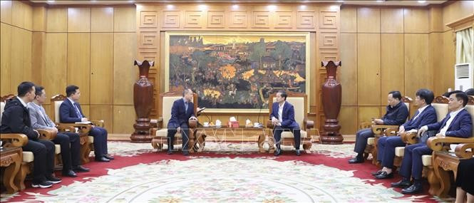 A working session between Chairman of the Bac Ninh People’s Committee Pham Hoang Son and China’s JA Solar group on January 28. (Photo: VNA)