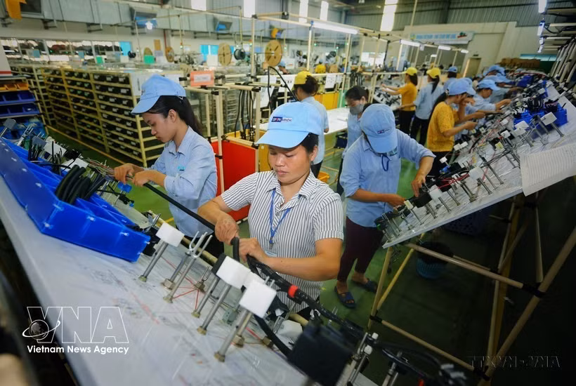 Manufacturing electrical and electronic components at Minda Vietnam Automotive Co., Ltd, an Indian-invested company in Phu Tho province. ( File Photo: VNA)