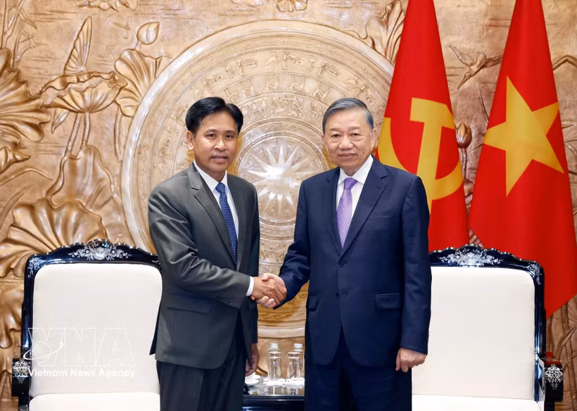 General Secretary of the Communist Party of Vietnam (CPV) Central Committee and State President To Lam (R) and President of the Supreme People's Court of Laos Phayvy Syboualypha. (Photo: VNA)