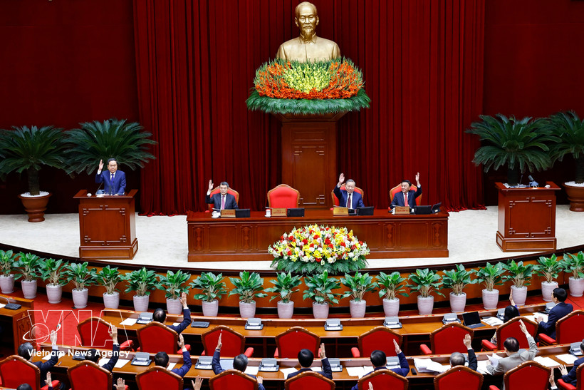 At the 14th Party Central Committee's second plenum (Photo: VNA)