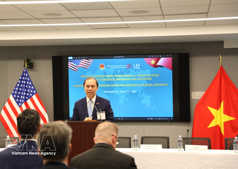 Vietnamese Ambassador to the US Nguyen Quoc Dung addresses the forum. (Photo: VNA)