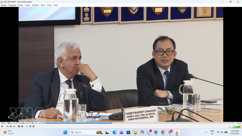 Do Thanh Hai (right), Deputy Director-General of the East Sea Institute under the Diplomatic Academy of Vietnam, speaks at the dialogue. (Photo: VNA)