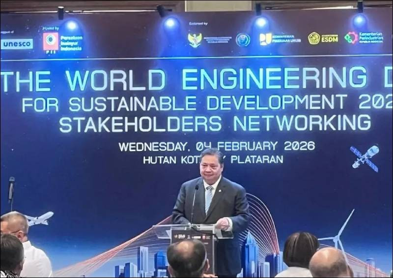 Indonesia's Coordinating Minister for Economic Affairs Airlangga Hartarto (centre) attends The World Engineering Day for Sustainable Development 2026 in Jakarta. (Photo: Antara)