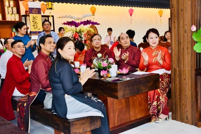 Participants join the cultural exchange programme at Due Tam Tea Cultural Space in Chau Pha commune, Ho Chi Minh City. (Photo: sggp.org.vn)