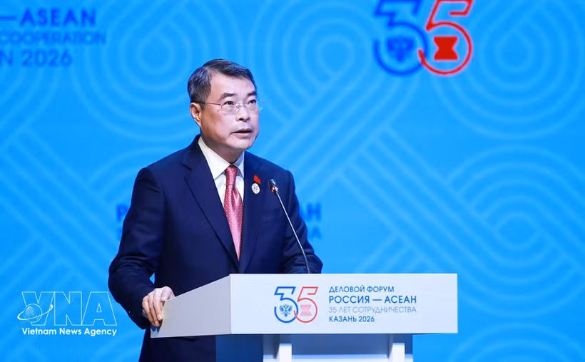 Prime Minister Le Minh Hung addresses the opening session of the ASEAN-Russia Business Forum in Kazan, Russia on June 17. (Photo: VNA)
