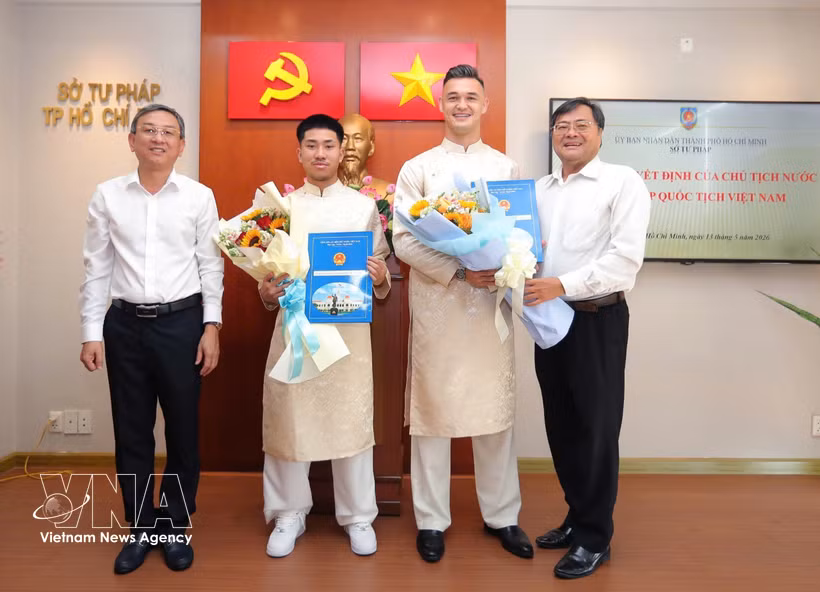 Two Vietnamese-origin footballers, Ngo Dang Khoa and Le Giang Patrik, who are currently playing for Ho Chi Minh City Police FC, have been granted Vietnamese citizenship. (Photo: VNA)