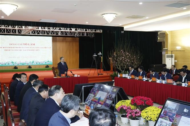 Party General Secretary To Lam speaks at the working session (Photo: VNA)