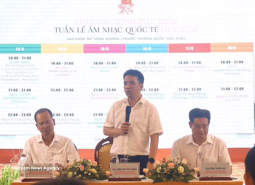 Vice Chairman of the Hue municipal People’s Committee Tran Huu Thuy Giang speaks at the press conference (Photo: VNA)