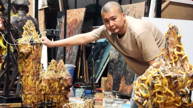 Artist Le Huu Hieu (Photo: https://www.sggp.org.vn/)
