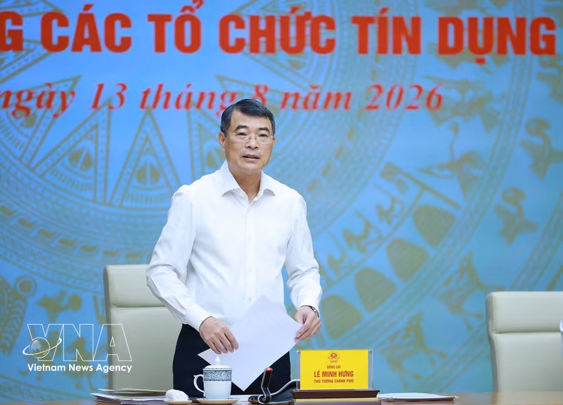 Prime Minister Le Minh Hung speaks at the working session. (Photo: VNA)