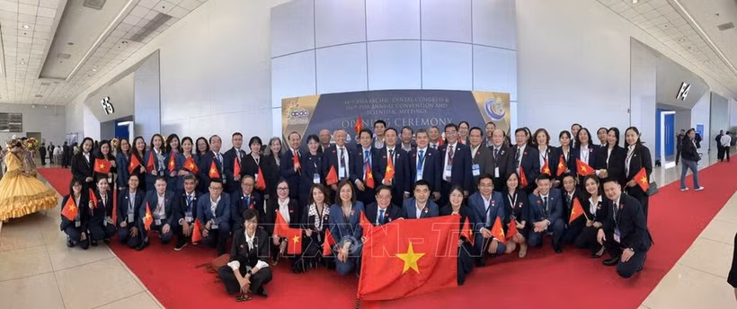 At the 46th Asia-Pacific Dental Congress in the Philippines, Vietnam was awarded the right to host the 47th edition. (Photo: VNA)