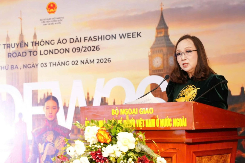 Nguyen Viet Trieu, President of the Vietnamese Women Union in Europe, speaks at the February 3 press conference on the Ao Dai Fashion Week London 2026. (Photo: Organising Committee)