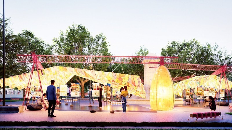 An exhibition on "do" paper and recycled materials at Dien Hong flower garden. (Photo: nhandan.vn)