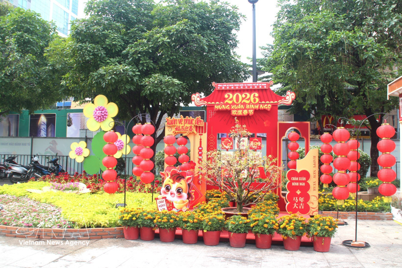 A Tet-themed space hosted by foreign Consulates General at the Nguyen Hue Flower Street 2026. (Photo: VNA) 