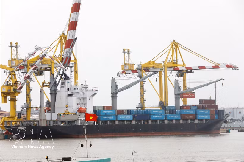 Import and export cargo handled at MPC Port in Hai Phong city. (Photo: VNA)