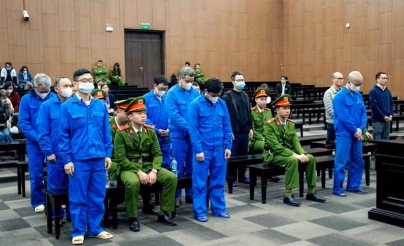 The defendants at the trial. (Photo: tuoitre.vn)