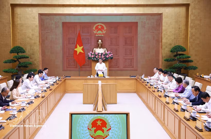Prime Minister Le Minh Hung chairs the working session with the Ministry of Foreign Affairs (MoFA) in Hanoi on May 11. (Photo: VNA)