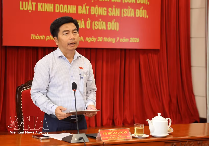 Deputy head of the Ho Chi Minh City’s National Assembly (NA) deputies delegation Vo Hoang Ngan speaks at the conference (Photo: VNA)