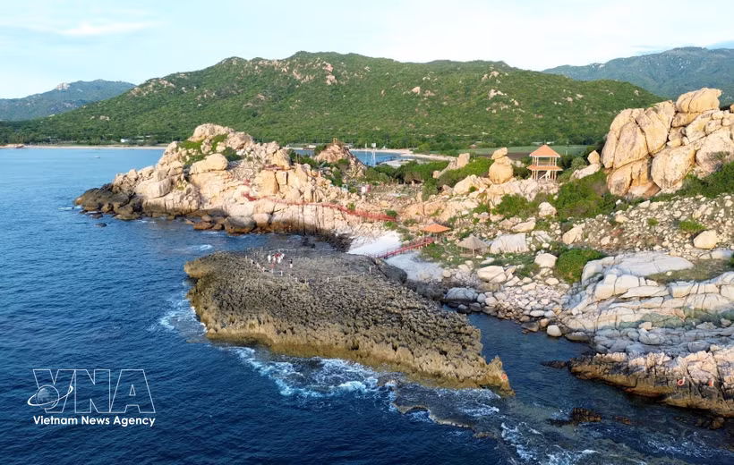 Rai Cave is located in the Nui Chua National Park in Vinh Hai commune, Khanh Hoa province, which is part of the Nui Chua World Biosphere Reserve. (Photo: VNA)