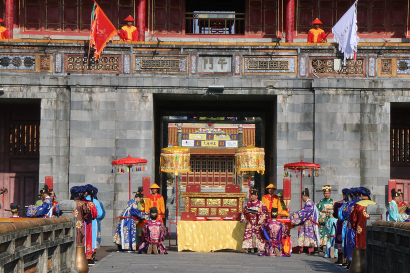 The Nguyen Dynasty (1802–1945)’s Ban Soc ceremony reenacted in Hue on January 1, 2026, marking the opening of the Hue Festival series. (Photo: VNA).