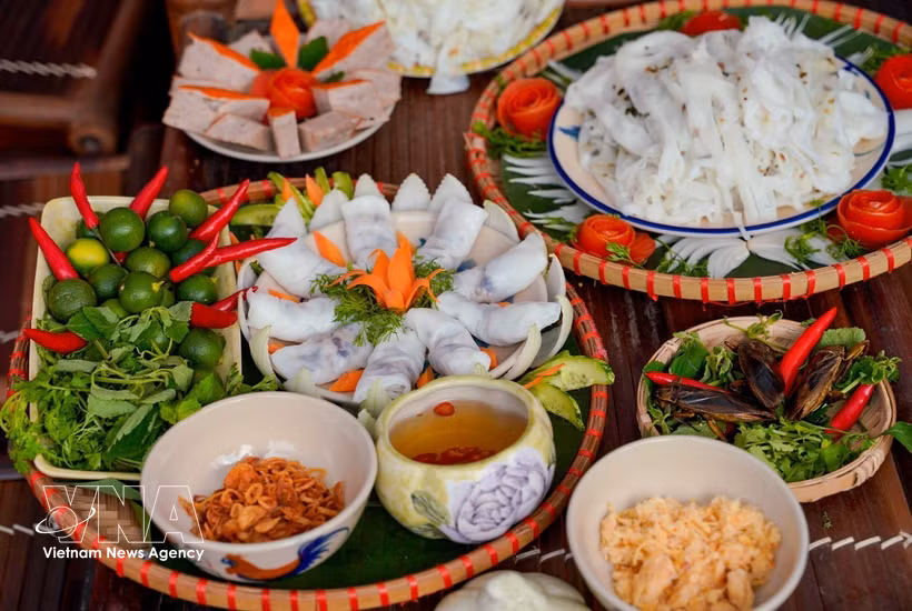 The craft of making banh cuon Thanh Tri (Thanh Tri steamed rice rolls) has officially been recognised as part of Vietnam’s National Intangible Cultural Heritage, upholding Hanoi’s long‑standing culinary traditions (Photo: VNA)