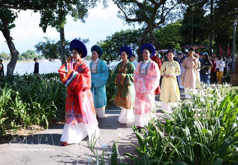 Activities of the Visit Vietnam Year-Hue 2025 attract large numbers of visitors. (Photo: VNA)