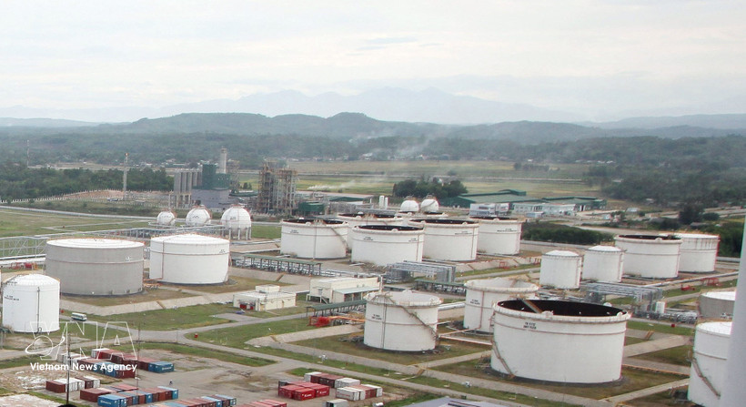 At Dung Quat oil refinery (Photo: VNA)