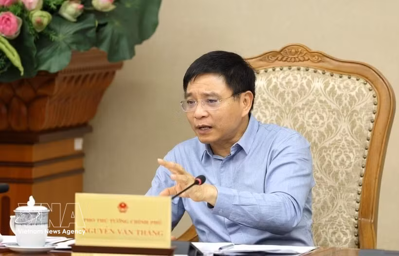 Deputy Prime Minister Nguyen Van Thang speaks at the meeting of the Steering Committee for Price Management in Hanoi on April 23. (Photo: VNA)