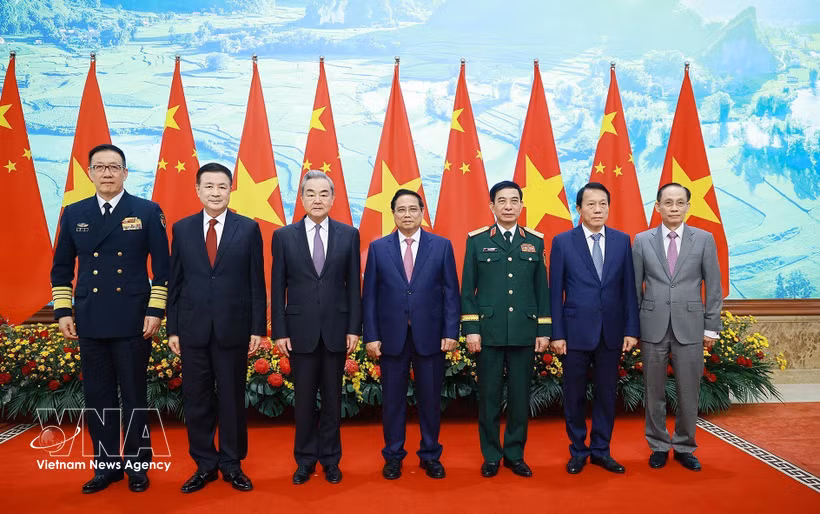 Prime Minister Pham Minh Chinh (centre) and the Vietnamese and Chinese ministers of foreign affairs, national defence and public security at the meeting in Hanoi on March 16. (Photo: VNA)