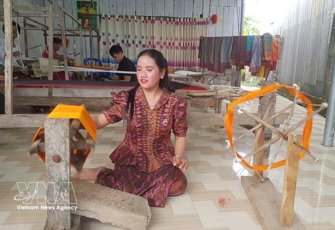 Brocade weaving is a cultural lifeblood for the Khmer community in the Bay Nui (seven-mountain) area of An Giang. (Photo: VNA)