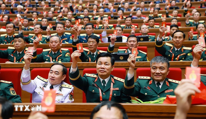 Delegates adopt the Resolution of the 14th National Party Congress (Photo: VNA)