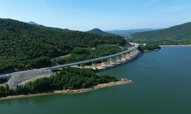 A section of the Vung Ang–Bung Expressway running along the coast, part of the larger North–South Expressway. (Photo: VNA)