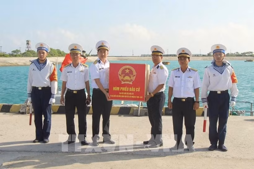 The National Election Council has approved early voting at several polling stations in the Truong Sa special zone. (Photo: VNA)