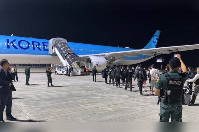 Cambodian authorities deports a total of 209 foreigners, including 73 Koreans and 136 from Myanmar, back to their countries of origin on January 23, 2025. (Photo: The Phnom Penh)