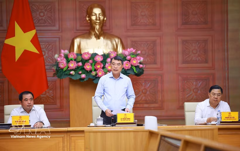 Prime Minister Le Minh Hung chairs a working session with the Hanoi People's Committee and ministries on rental housing development in the capital on May 25, 2026. (Photo: VNA)