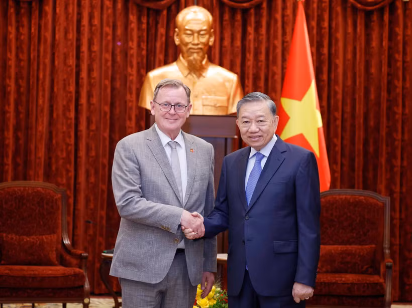 General Secretary of the Communist Party of Vietnam (CPV) Central Committee and State President To Lam (R) and Vice President of the German Bundestag Bodo Ramelow. (Photo: VNA)