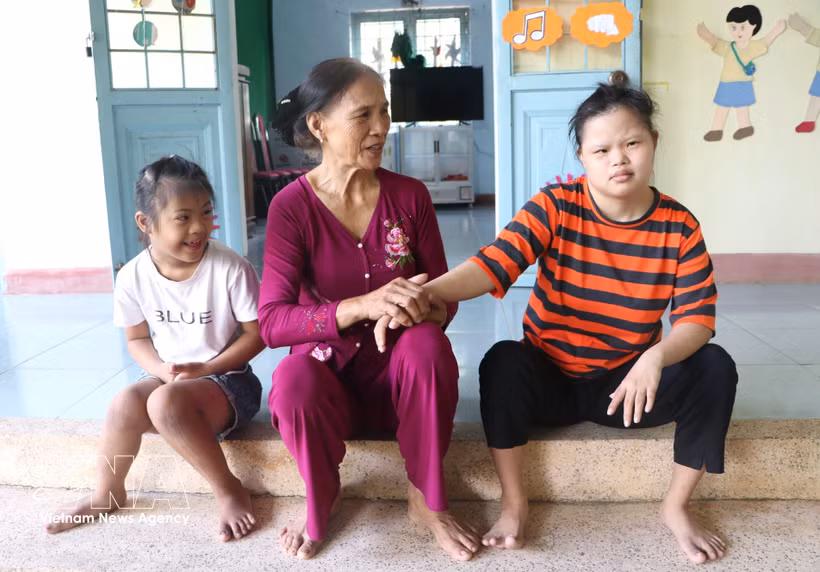 The Vietnam Association for Victims of Agent Orange (VAVA) has carried out various activities to support Agent Orange/dioxin victims. (Photo: VNA)