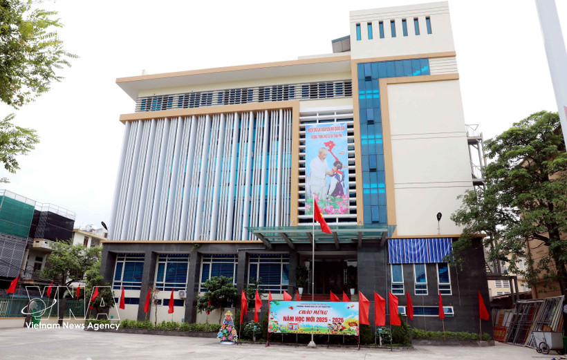 Offices of public service units under the People’s Committee of the former Thai Binh city have been renovated into four classrooms, seven subject rooms and 10 functional rooms, helping address infrastructure shortages at the Tran Phu secondary school. (Photo: VNA) 