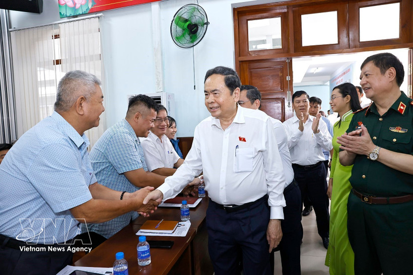 Chairman of the National Assembly Tran Thanh Man meets voters in Ba Diem commune, Ho Chi Minh City. (Photo: VNA)